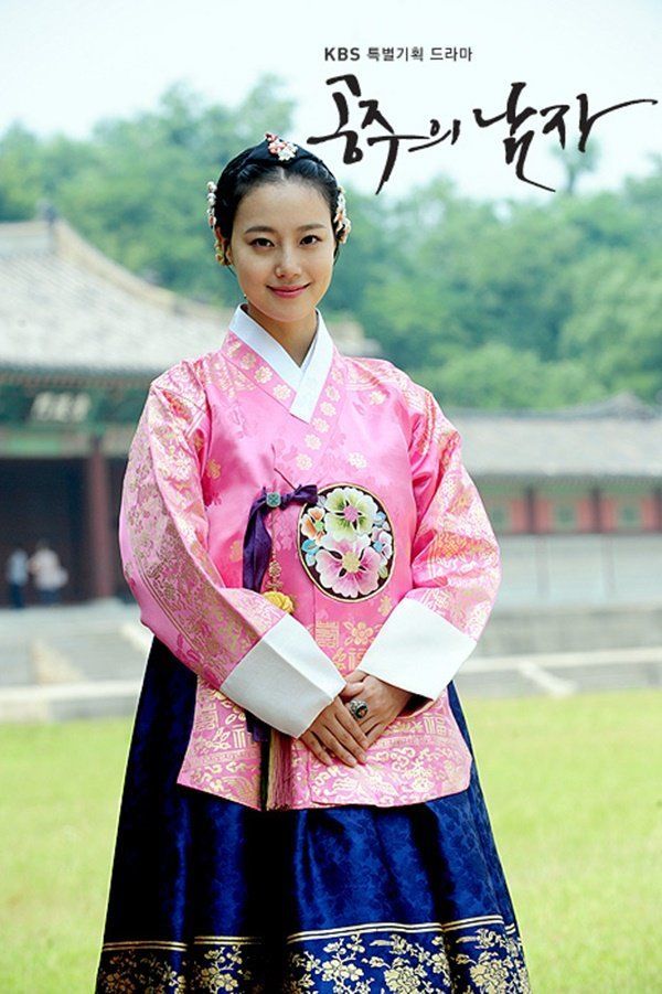 Dispatch names the Top 10 actresses who look drop dead gorgeous in hanboks