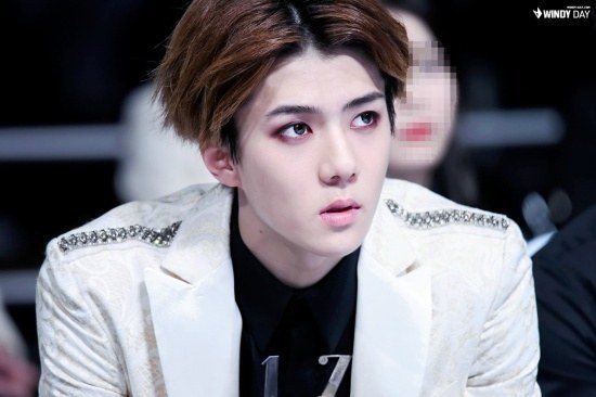 Netizens compile list of the best male idol makeup that they want to ...