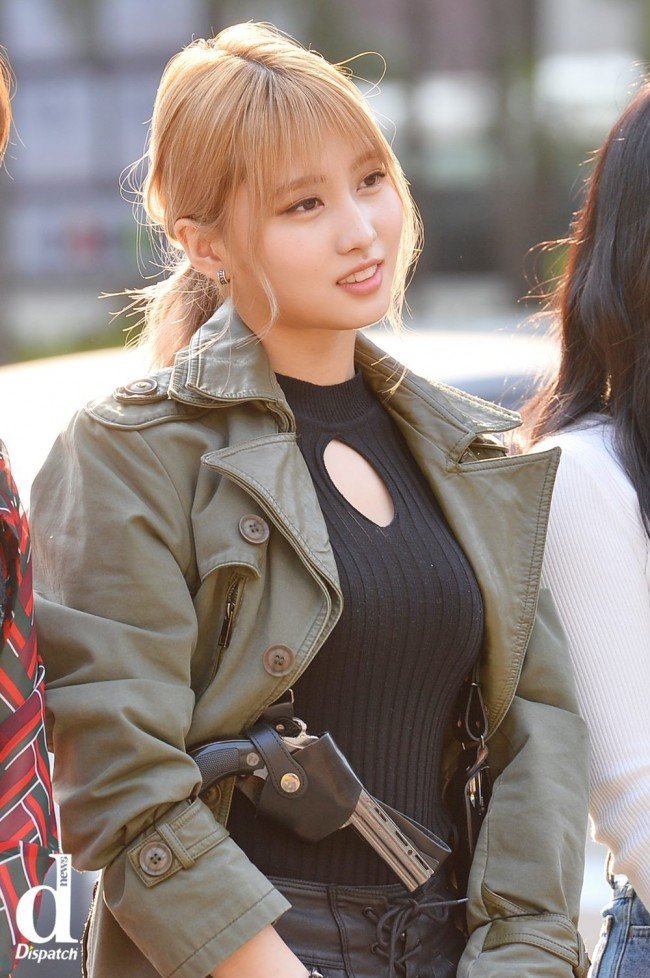 TWICE's Sana and Momo: The group's 2 charming and sexy Japanese members ...