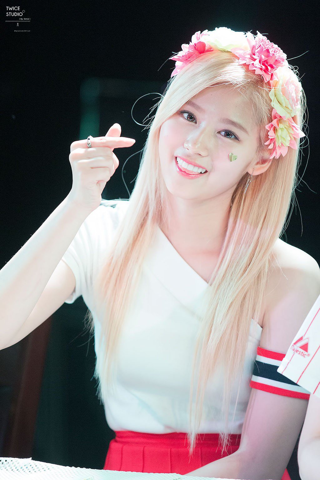 These 26 Hi Res Photos Of Twice S Sana Prove She S The