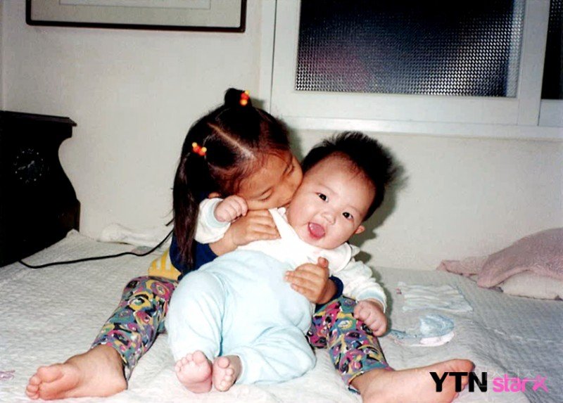 EXO Chanyeol's older sister leaks collection of his baby 