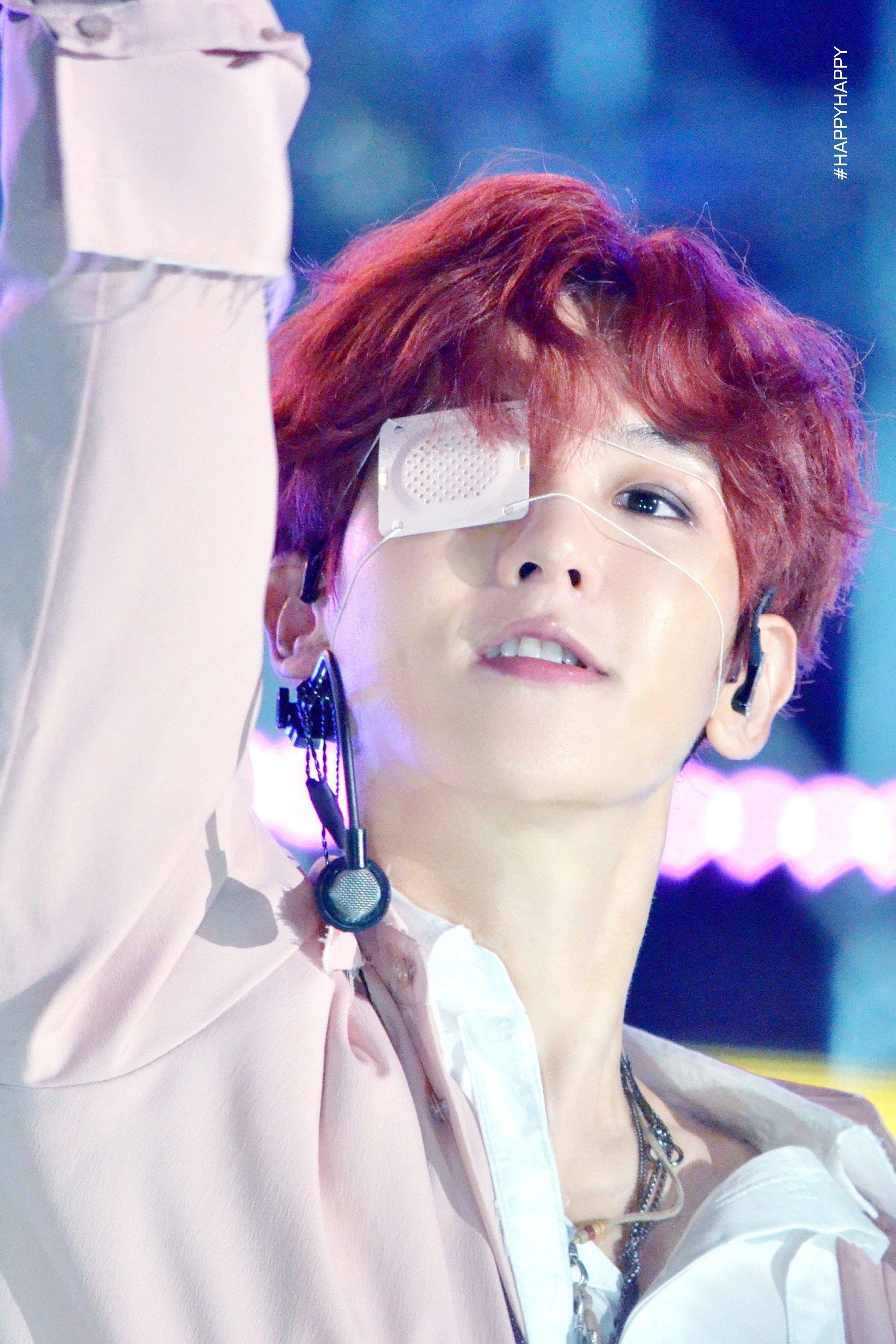 EXO s Baekhyun Shows Fans Nothing Will Stop Him From Performing
