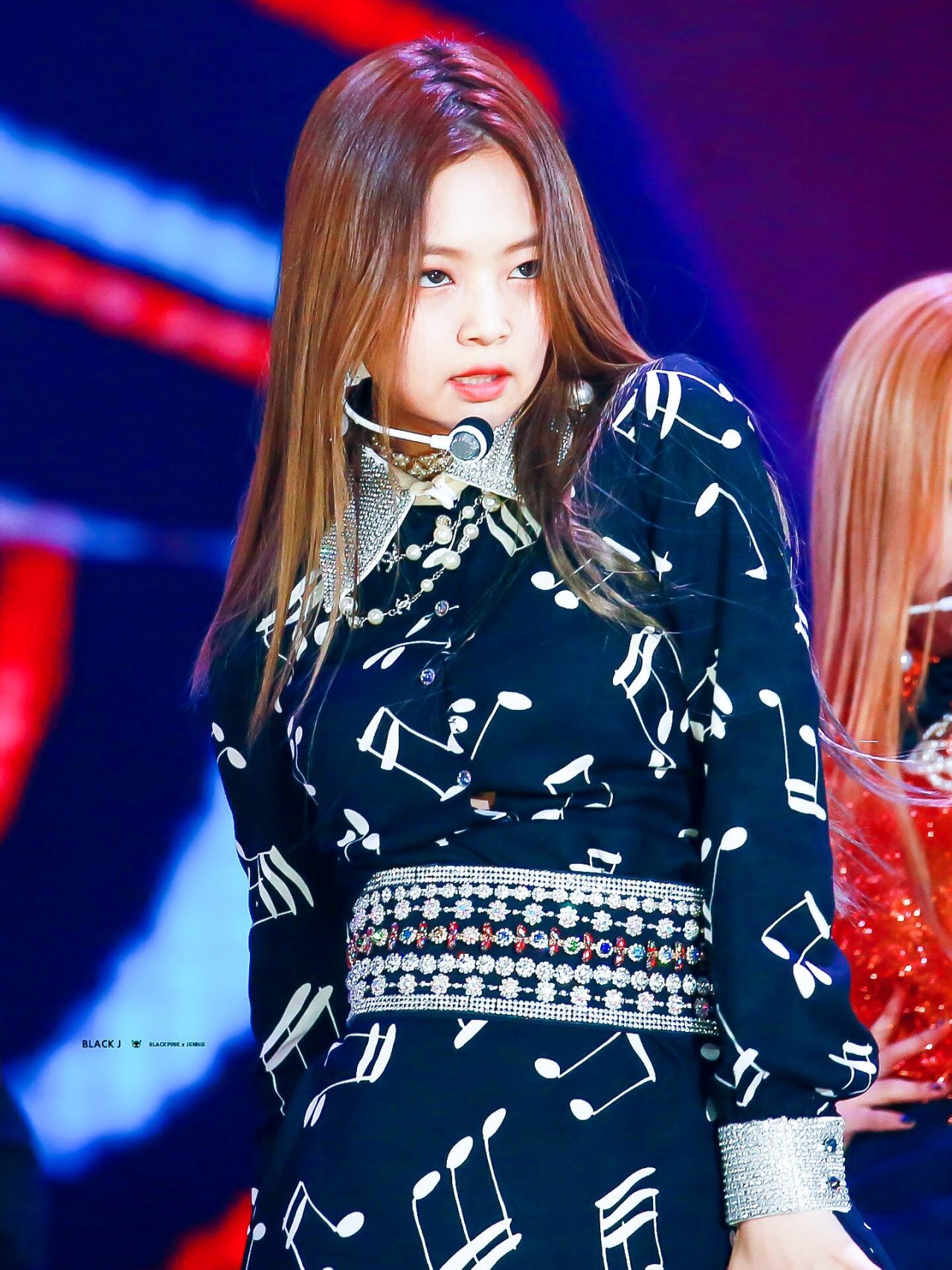BLACKPINK Jennie's glamorous new outfit looks very expensive - Koreaboo