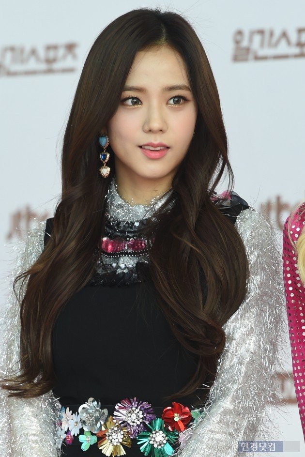 BLACKPINK Jisoo looks like a Disney Princess at Red Carpet - Koreaboo