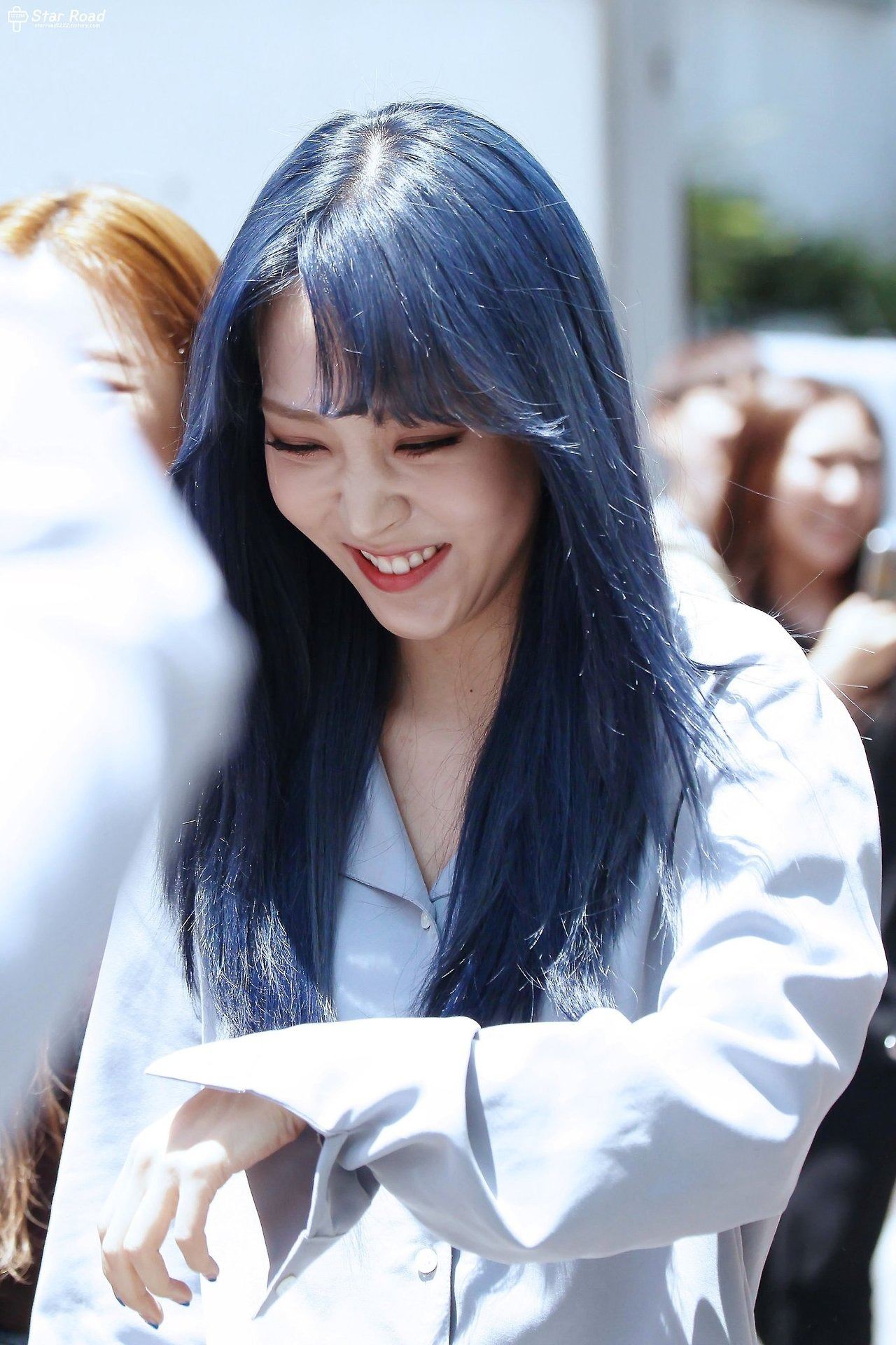 MAMAMOO Moonbyul's new hair changes color depending on the ...