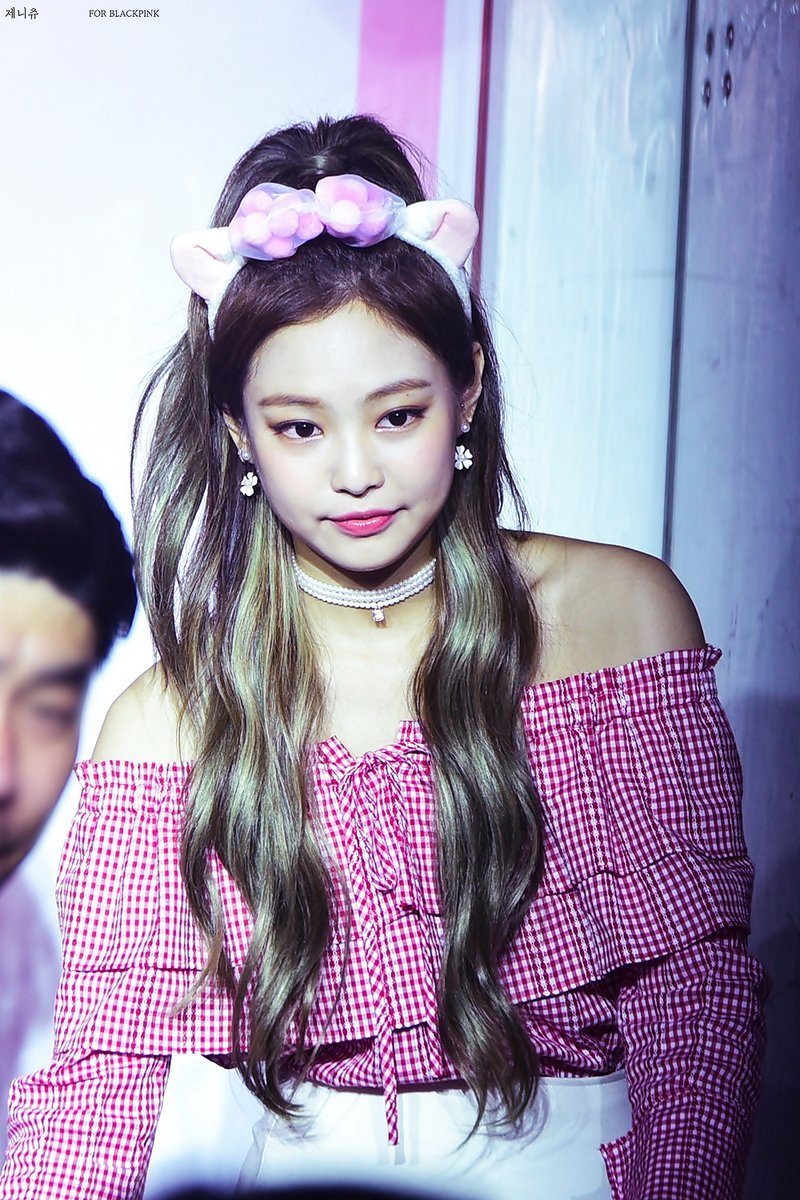BLACKPINK Jennie and Rosé's latest Fan Sign looks have fans falling for ...