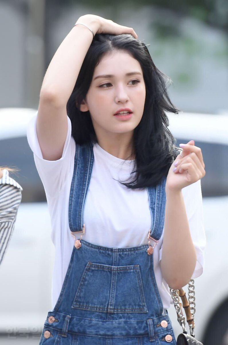 10 photos of somi's breathtaking new hairstyle - koreaboo