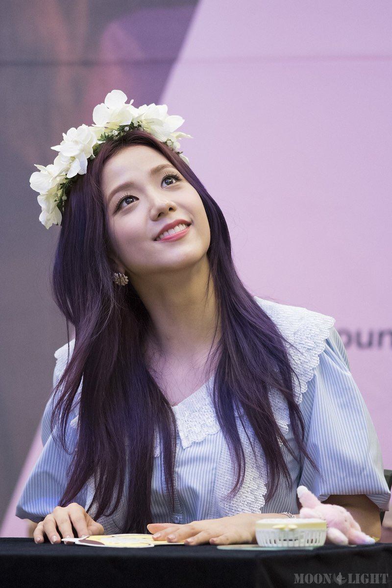 7 Photos of BLACKPINK Jisoo's Enchanting Purple Hair Will 