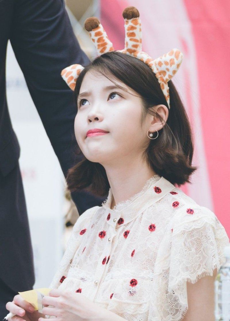 IU Bought Pink Lacy Panties In The US To Bring Back To Korea For Lee ...
