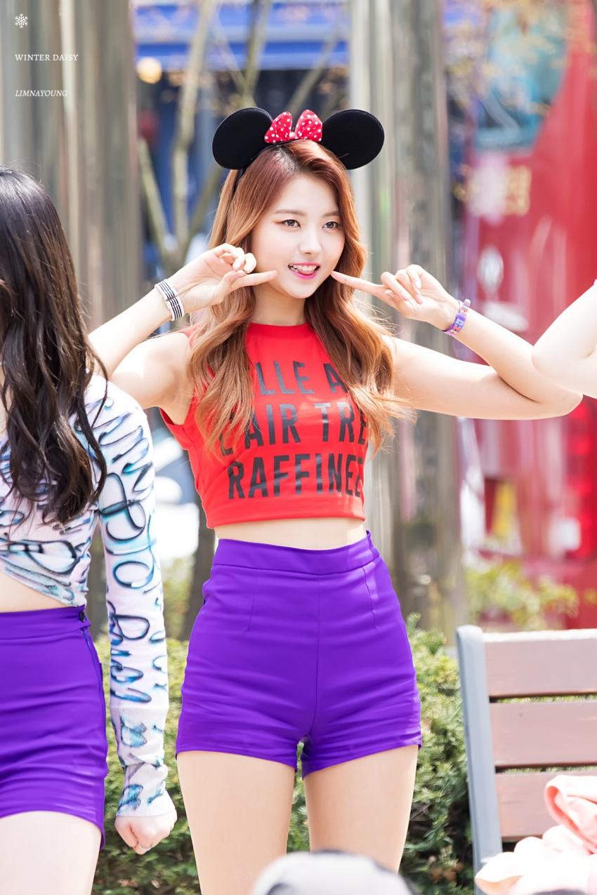 Koreans Are Calling This Female Idol S Body A Coke Bottle